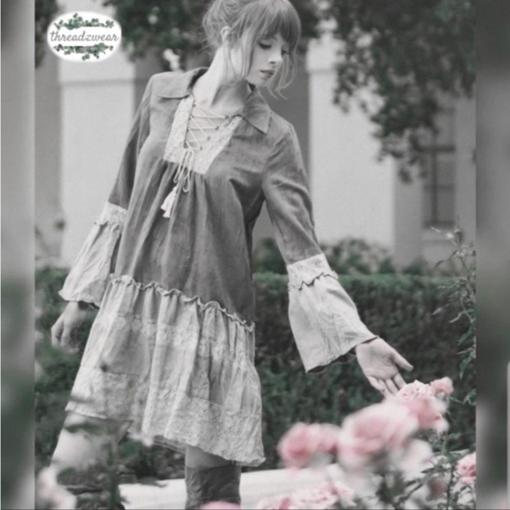 HANDMADE LACE BELL SLEEVES DRESS SIZES S,M & L - Picture 3 of 4